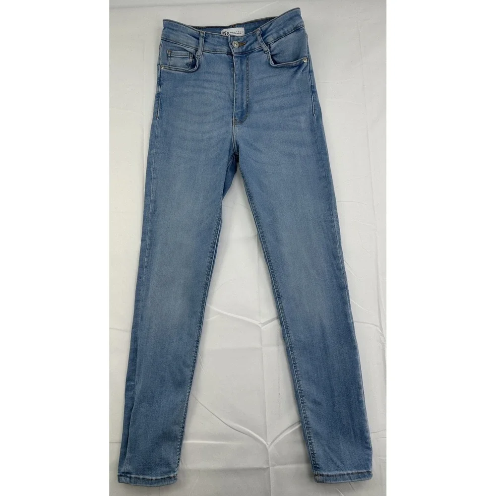 Zara Women's Size 6 Straight‎ Leg Jeans Light Wash Inseam 28.5 Inches